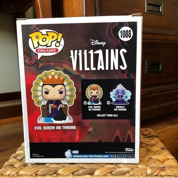 Funko Pop Disney: Snow White: Evil Queen on Throne #1088 - Picture 3 of 5